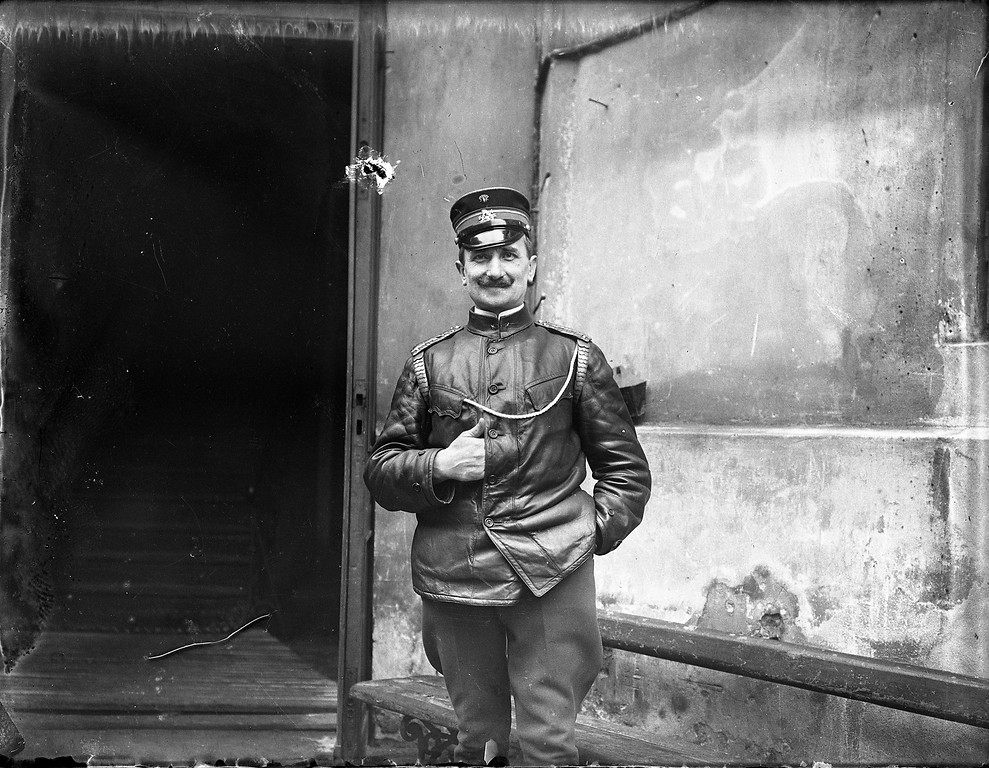 II Oddział Straży Ogniowej w Ratuszu, 1915-1917, porucznik? (C) Archiwum Rodziny Rychterów